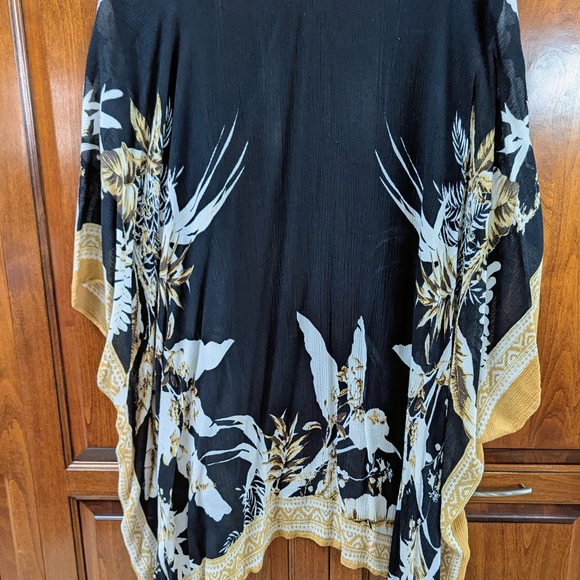 Vince Camuto Black and Gold Floral Wrap - Picture 7 of 8